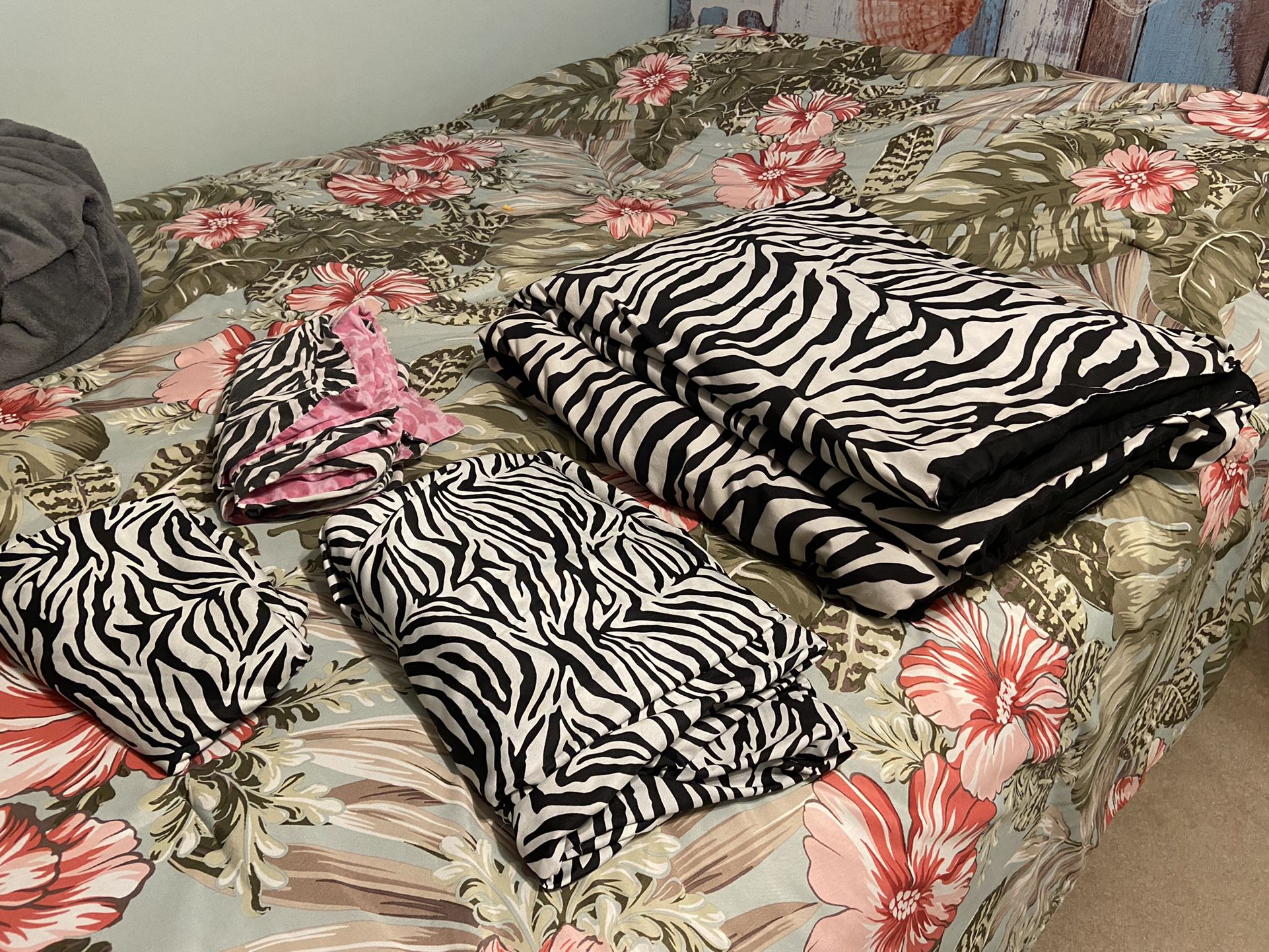 Zebra Twin comforter Set