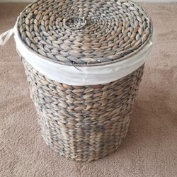 Basket Weave Hamper With Cloth Liner