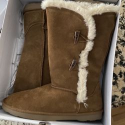 Great chestnut color boots with suede upper