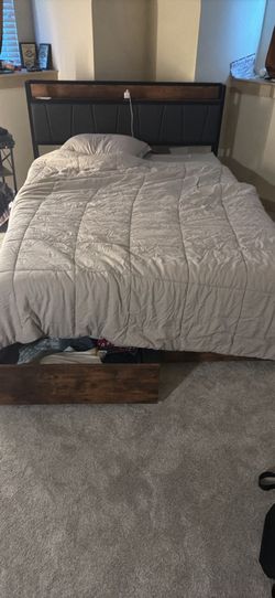 Queen sized Casper sleep element mattress and bed frame
