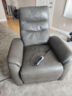 Electric zero gravity chair. Like new