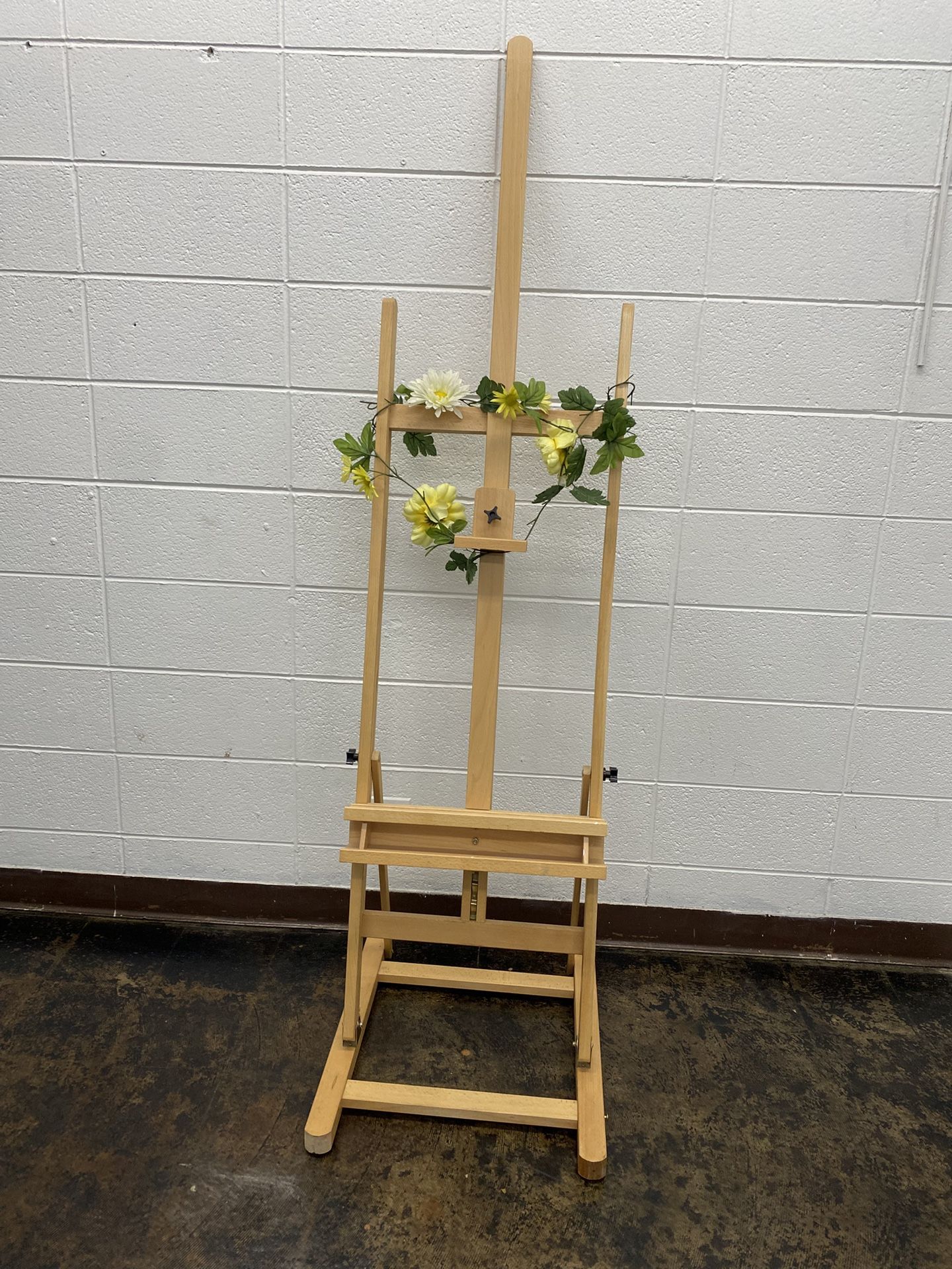 Studio Floor Easel
