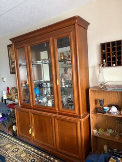 Elegant Italian Wood China Cabinet / Display Hutch – Glass Shelves
