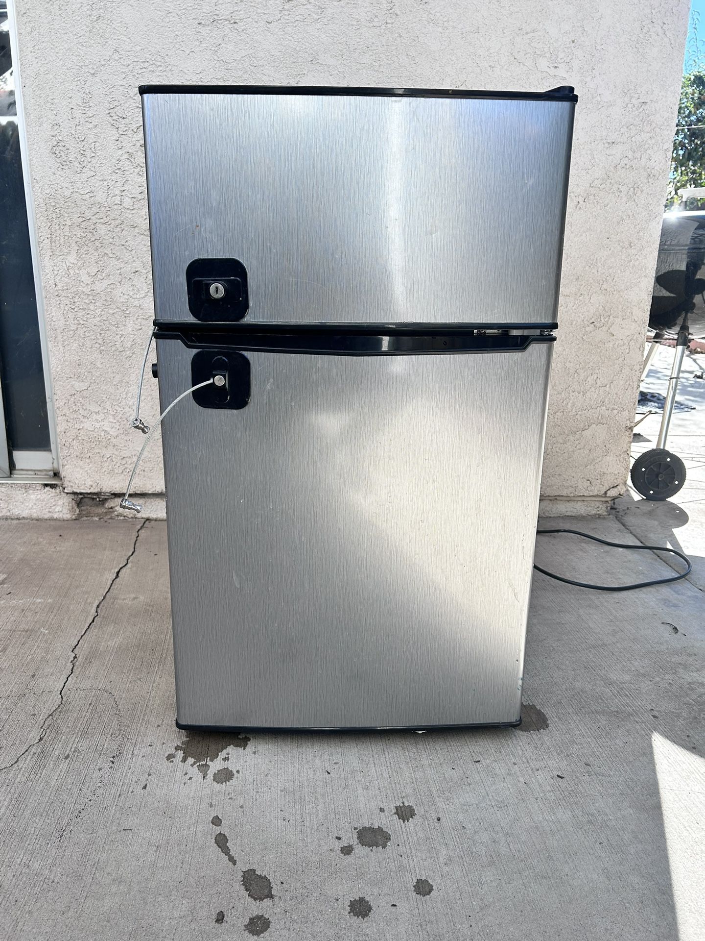 Mini Refrigerator Stainless “whirlpool”