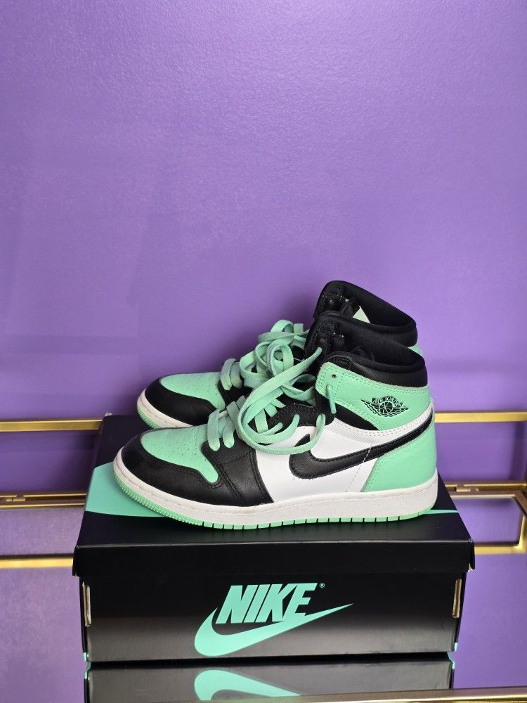Unisex Size NIKE AIR JORDAN RETRO GS WHITE/GREEN GLOW