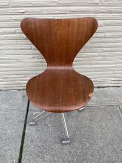 Mid Century Modern The Fritz Hansen Swivel Chair Model 3117
