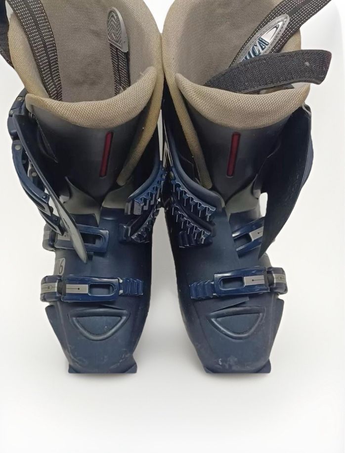 Ski Boots and Snowboarding Boots. No Size on Winter Snowboarding Boots. Similar Size