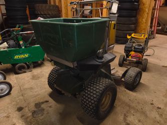 Fertilizer spreader
