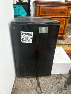 Mini fridge