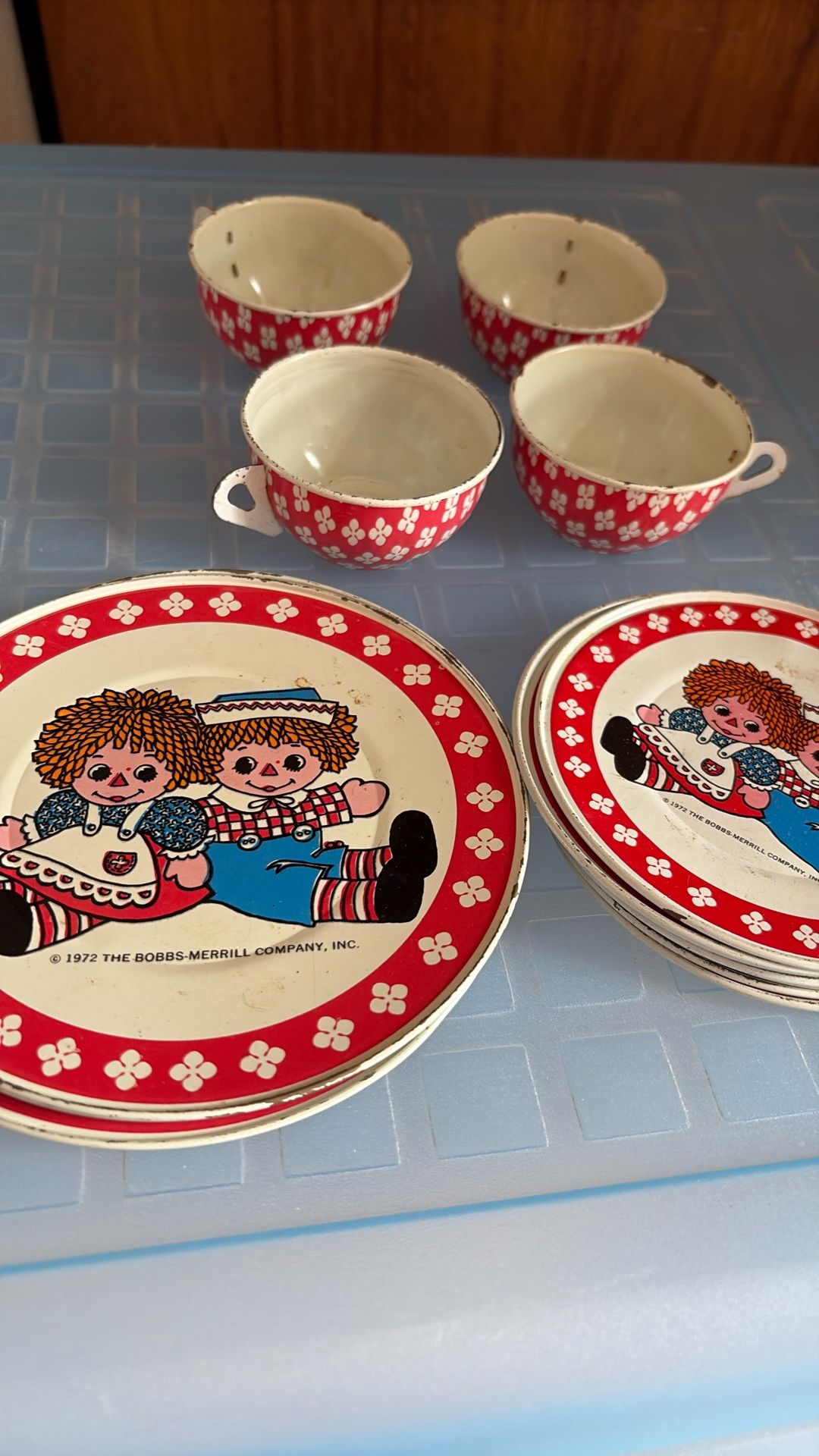 Vintage 1972 Tin Plates And Cups Raggedy Ann And Andy
