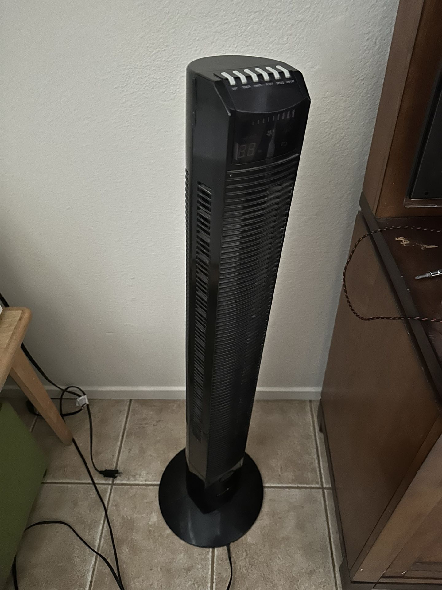 Tall Fan - Stand (Oscillating) Is Not In Great Conditions