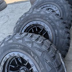 💲 Oferta Vendo Un Set De Rines Nuevos Lock Off Con Llantas 285/70R17 LT Nuevas