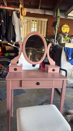Girls vanity desk