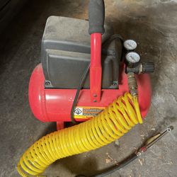 Central Pneumatic 3 Gal. 1/3 HP 100 PSI Oil-Free Air Compresso