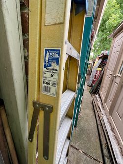 Fiberglass ladder 6 foot