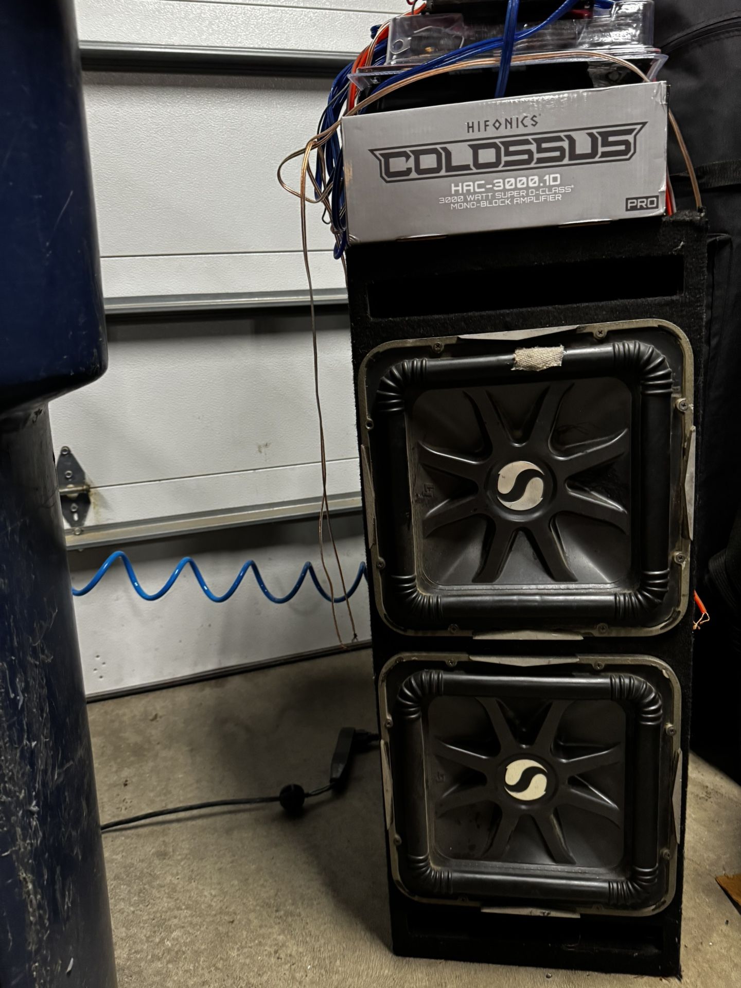 Kicker 12in Subwoofer, Amps And Wiring Kit