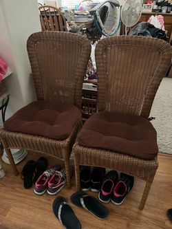Chairs $20 each Like new