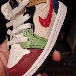 AJ 1 SIZE 4 C KIDS 