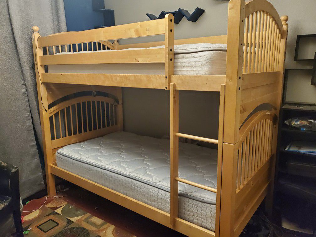 Twin Bunk Bed With Matresses 