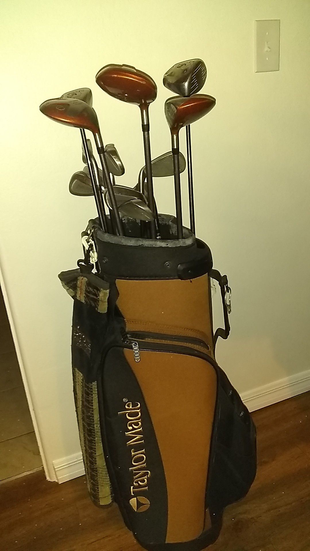 Taylor made burner golf clubs set w/ two Callaway drivers