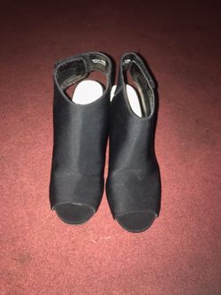 Black heels size 6.5