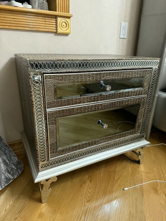 Michael AMINI NIGHTSTAND Set + Dresser