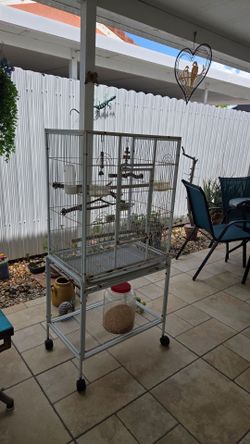 Jaula Blanca Para Aves En Buenas Condiciones