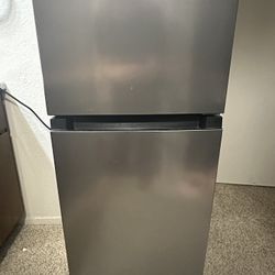 Magic Chef Mini Refrigerator 4.5 Ft