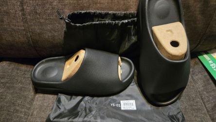 Yeezy YS-01 Slides. Black. Men's Size 11.