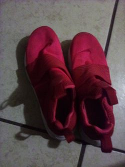 Nike shoes red  size 5Y woman 6.5