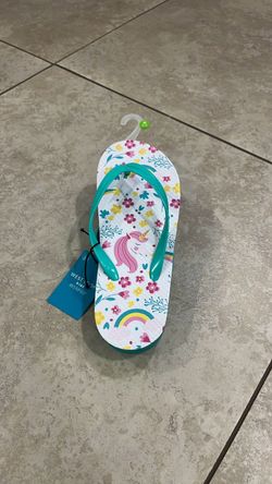 Girl’s Unicorn and Rainbow Flip Flop Sandals, Size 2/3