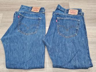 2 Pairs of Levis 501
Size: 38 x 30
Used