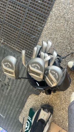 Golf clubs right hand full set