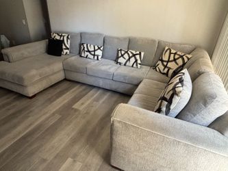 8 seater sectional practically brand new