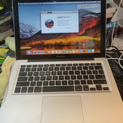 MacBook Pro 2011/13 Inch Intel/ i7 /8 GB Ram/750 GB HDD