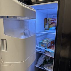 Samsung Refrigerator With Screen Stainless Black 