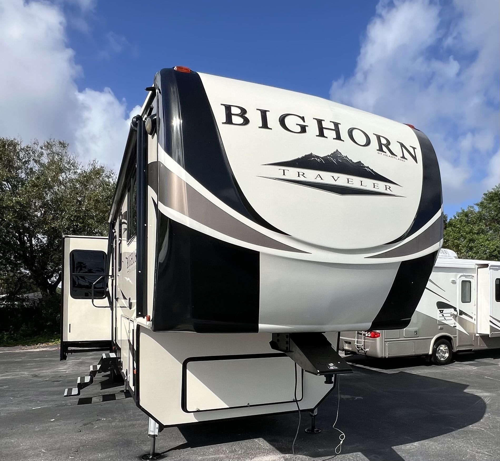 2019 Heartland Bighorn 39RD