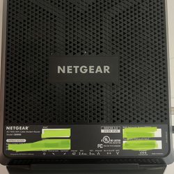 NetGear Nighthawk AC 1900 Wi-Fi Cable Modem Router 