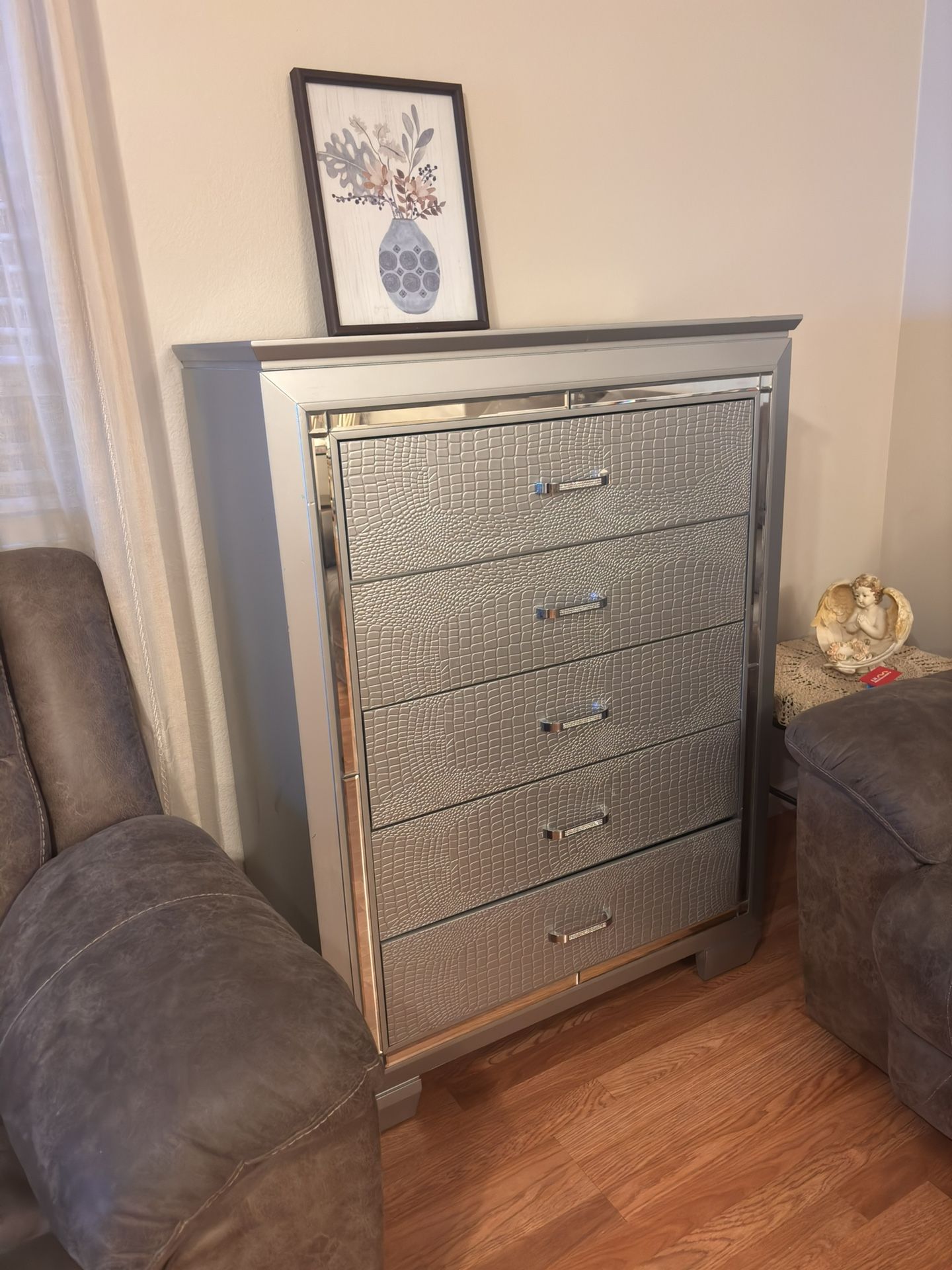 valentino chest