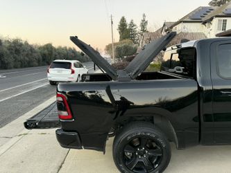 Diamondback HD Tonneau Cover For 5'7" Truck Bed
