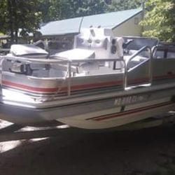 1989 Hurricane Deck Boat / Mercury 150 HP  V6 2-stroke With Single Axel Trailer