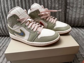 Women’s Air Jordan 1 Mid SE  SIZE 7