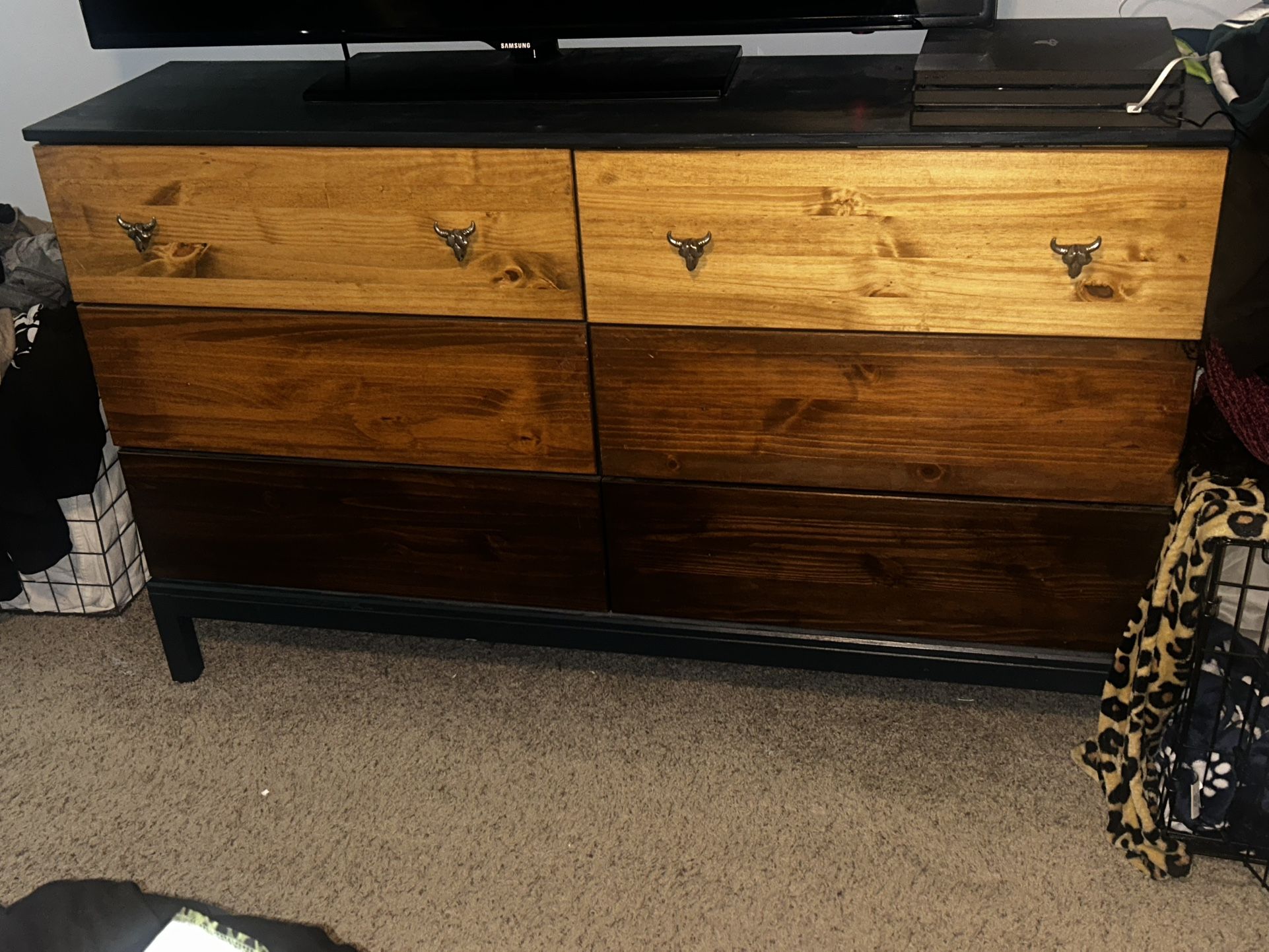 Dresser And End Table Set ! 