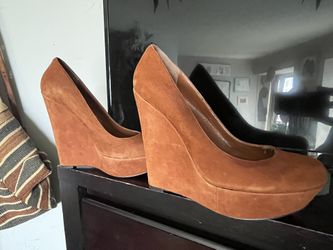 Size 11 Women’s Suede Platform Shoes