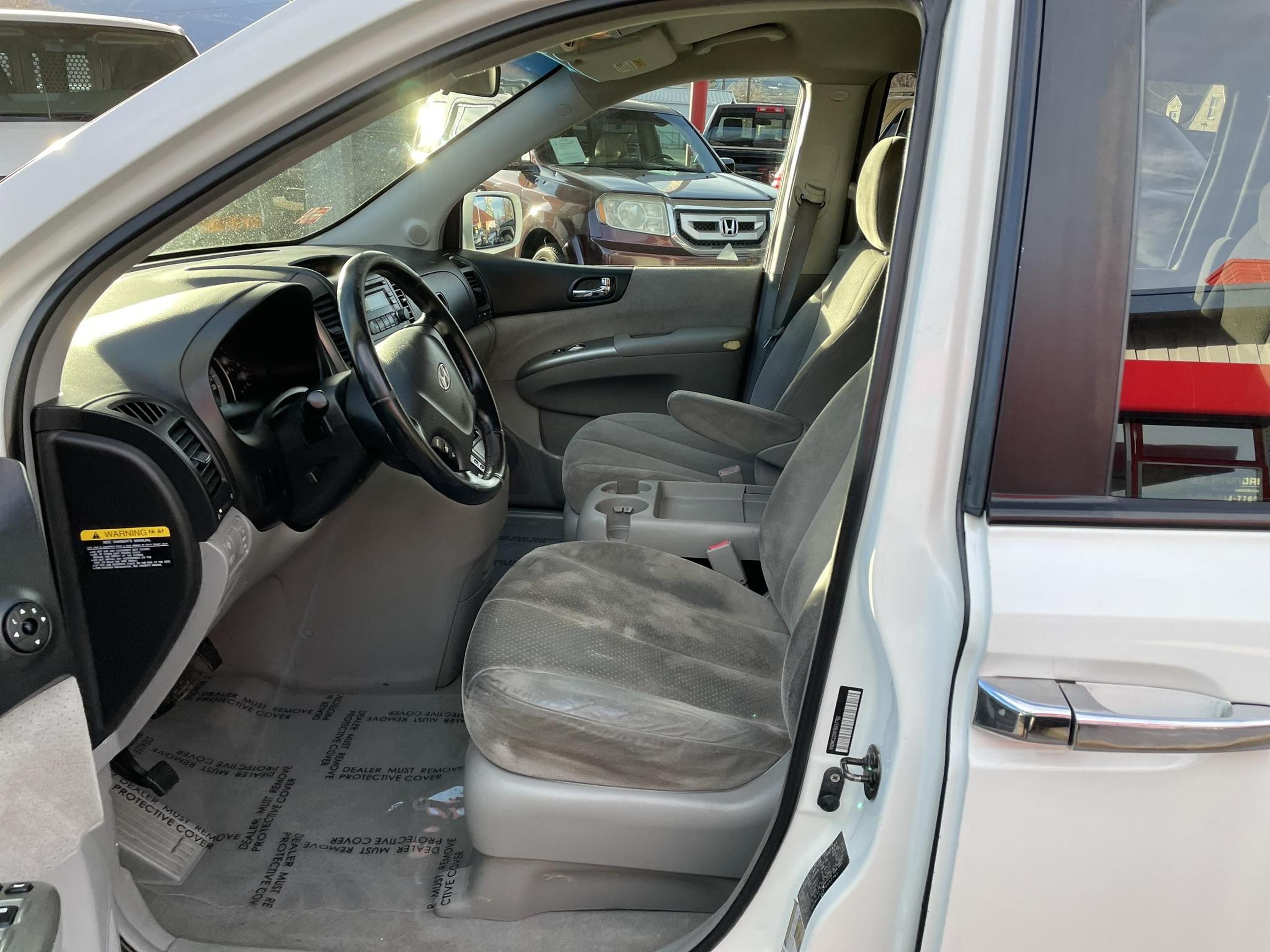 2007 Hyundai Entourage
