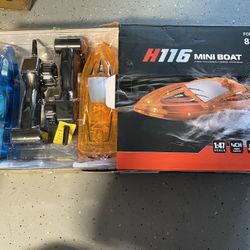 Brand new-RC Boat for Kids,2Pack LED Light Remote Control Boat for Pools and Lakes, 