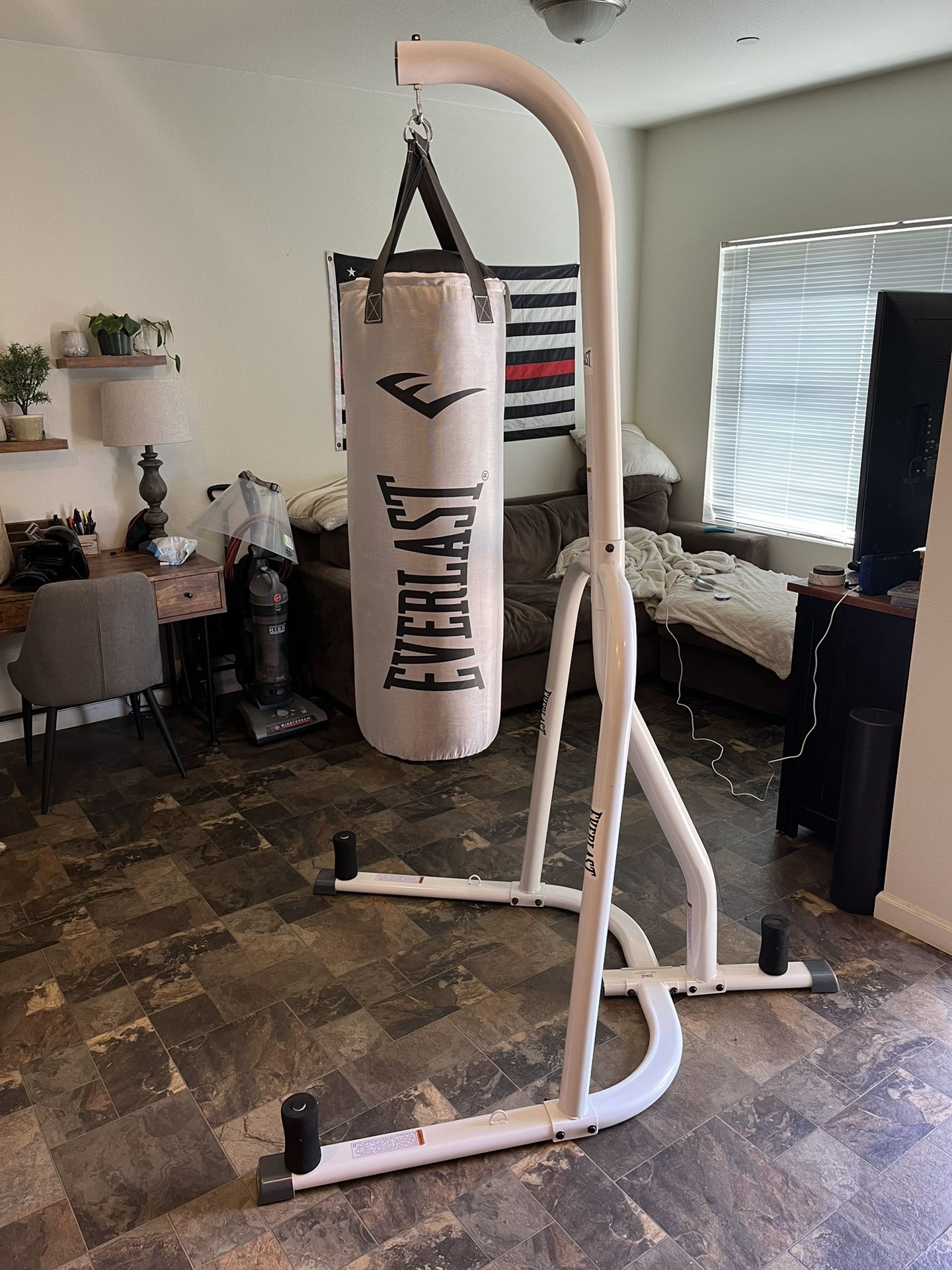 Everlast Heavy Bag Punching Bag With Stand