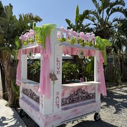 Beautiful Mobile Bar & Balloon Loveseat 