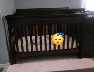 Crib w/ mattress