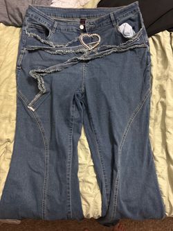 Flared jeans with belt